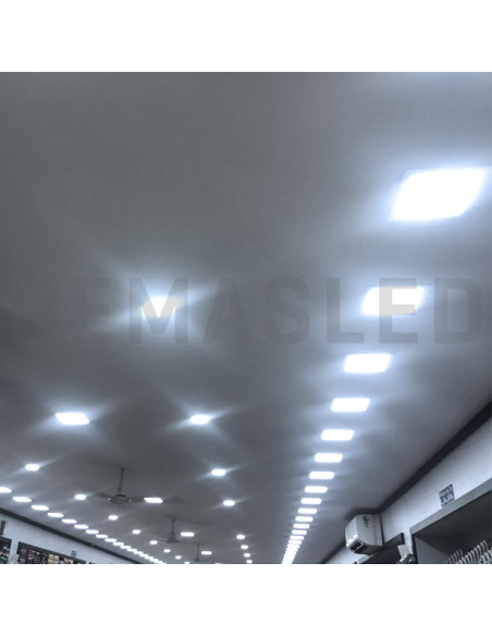 Panel LED cuadrado blanco de 30x30cm, 24W 1920lm, empotrar