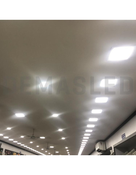Panel LED cuadrado blanco de 30x30cm, 24W 1920lm, empotrar