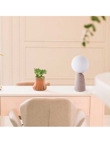 Lámpara sobremesa CRE cemento con 1 globo opal